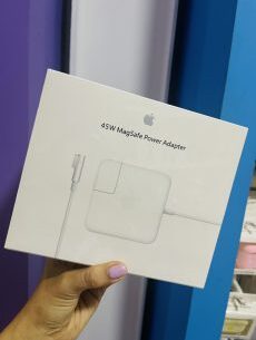 El Cargador para MacBook 45W Magsafe 1 🍎 es rápido y eficiente, te permite cargar tu MacBook Air en cualquier momento.