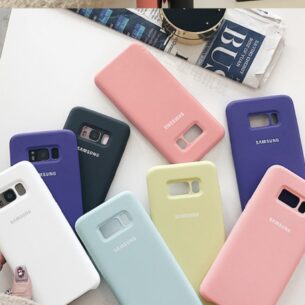 Protege tu dispositivo con estilo y seguridad con nuestra Silicone Case Android. Diseñada para adaptarse perfectamente a tu teléfono, esta funda no solo ofrece una protección completa contra golpes y arañazos, sino que también añade un toque de elegancia a tu dispositivo.