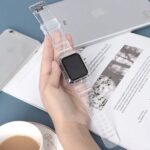 Da un giro moderno a tu estilo con la Correa de Pulso Transparente. Esta innovadora correa combina funcionalidad y elegancia en una sola pieza